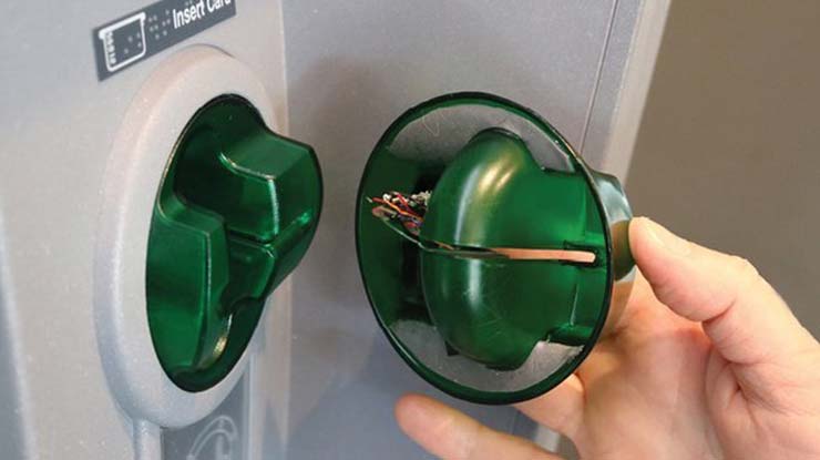 Ciri Ciri Mesin ATM Dipasang Alat Skimming